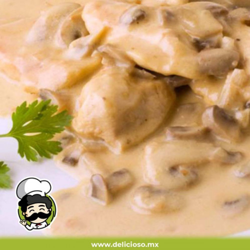 Pechugas de Pollo en Crema de Champiñones