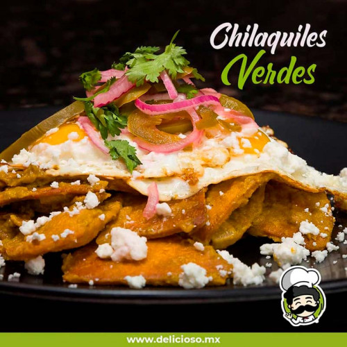 Chilaquiles Verdes Cremosos con Pollo y Queso