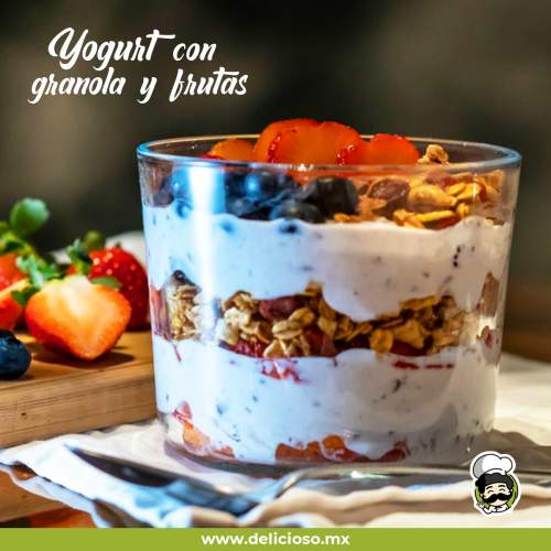 Copa de Yogur con Granola y Fruta: Desayuno Fit
