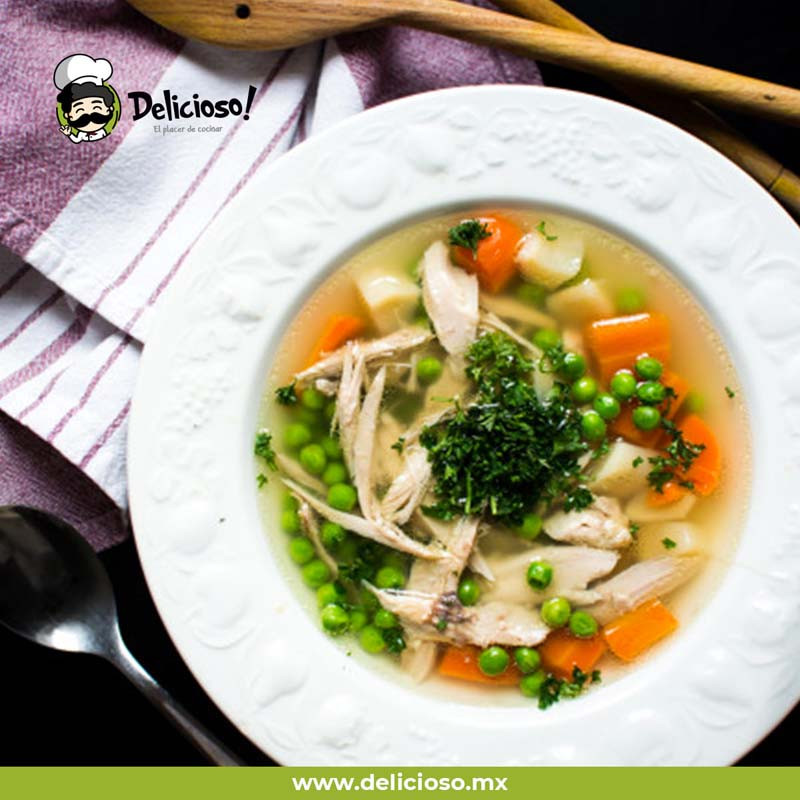 Receta de Consomé de Pollo Casero con Verduras (Caldo) - Delicioso.mx